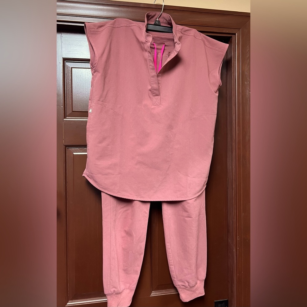Women’s Figs Scrub Set  Rafaela Oversized Top Sz XS and Zamora H/W Pants Sz Sm